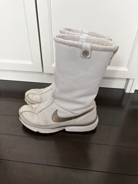 Nike White Leather Mid-Calf Shearling-Trim Boots with Metallic Swoosh